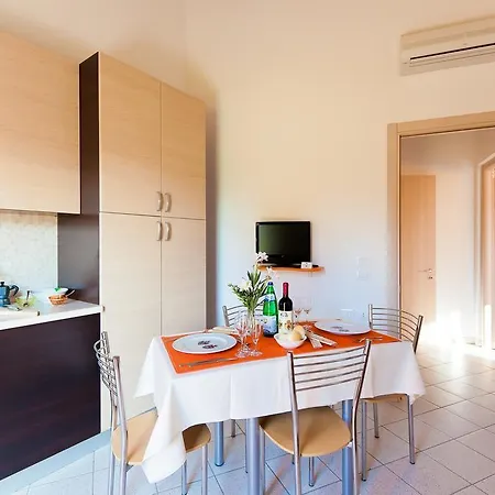 Aparthotel Residence Appartamenti Dogana Vecchia 3*